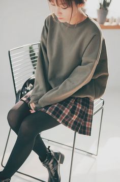 Nerdy Style, Plaid Outfit, Korean Fashion Fall, Korean Fashion Winter, Winter Green, Korean Fashion Summer, Korean Fashion Kpop, Plaid Outfits, Trendy Skirts