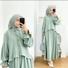 Setelan crinkle wanita blouse dan Rok kekinian // Oneset remaja termurah //Baju wanita terbaru Women Blouse, Skirt Length, Hijab Fashion, Suits For Women, Outfit Sets, Blouse And Skirt, Blouses For Women, Indonesia, Mint