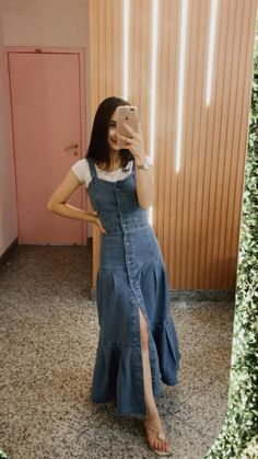 Moda evangelica ,vestido jeans,sobreposição,look verão Modest Fashion, Denim Skirt, Midi Skirt, Midi Dress, Summer Dresses, Instagram Photos, Photo And Video, Instagram Photo, Instagram