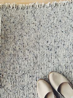 a pair of slippers sitting on top of a rug