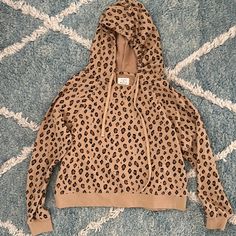 Lightweight Billabong Hoodie. Size Small Casual Leopard Print Sweater, Billabong Hoodie, Print Sweatshirt, Printed Sweatshirts, Billabong, Animal Print, Womens Tops, Sweatshirts Hoodie, Sweatshirts