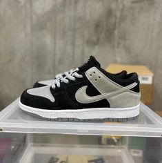 ㅤ Nike Sb Zoom, Black Wolf, Pro Black, Shopping Items, Dunk Low, Nike Sb, Grey And White, Nike, Grey