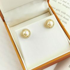 Alicia Bonnie Earrings Gold The Real Me Pearl Authentic 100% Authentic Guarantee No Signs Of Wear Bonnie Jewelry, Earrings Gold, Gold Earrings, Jewelry Earrings, Women Jewelry, Signs, Gold, Women Shopping, Color