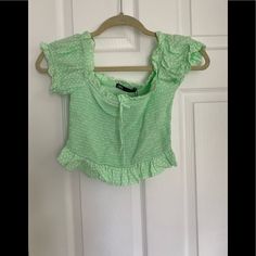 Girlie Mint Green Top From Zara Brand New Spring Ruffled Short Sleeve Crop Top, Cute Ruffled Crop Top, Cute Fitted Green Blouse, Green Ruffled Tops For Day Out, Cotton Crop Top With Ruffles For Brunch, Spring Day Out Crop Top With Ruffles, Summer Crop Top With Ruffles And Short Sleeves, Fitted Green Crop Top With Ruffles, Cute Fitted Ruffle Crop Top