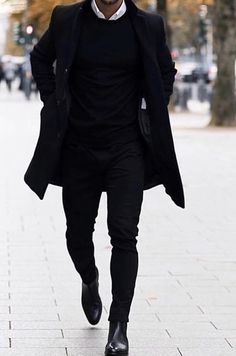 Black Outfit Men, Black Overcoat, Overcoat Men, All Black Fashion, Mens Fashion Smart, Mens Fashion Blog, Men In Black, Winter Outfits Men, Mens Fashion Classy