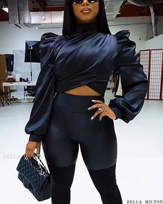 Bella Milton - Exquisite Long Sleeve Crop Top with Ruched Detail and Puff Sleeves Blouse Size Chart, Dressy Casual Outfits, Puff Sleeve Crop Top, Chic Type, Estilo Chic, Top Crop, Long Sleeve Crop, Dressy Casual, Long Blouse