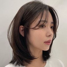 Korean Layered Haircut Medium Short, Asian Short Layered Hair, Shoulder Length Hair Japanese, Ulzzang Hair Short, Short Hush Cut With Curtain Bangs, Grunge Haircut Medium Shoulder Length, Asian Bob Haircut Round Faces, Bob With Curtain Fringe, Short Hair Cuts With Curtain Bangs