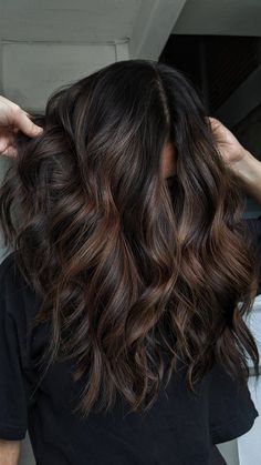 Discover the top blonde fall color trends for 2024 to elevate your style. 🍁✨ #FallHairColors #BlondeHairTrends #AutumnBlonde #BlondeInspo #SeasonalHair #ChicBlondeStyles #WarmBlondeShades #HairColorIdeas #FallBeauty #BlondeTransformation Very Dark Brown Hair Balayage, Dark Chocolate Brown Hair Highlights, Dark Brown Carmel Hair Subtle Highlights, Warm Dark Brown Hair With Dimension, Dimensional Brunette Medium Brown, Dark Chocolate Hair With Dimension, Mocha Brunette Balayage, Demintional Brunette, Dark Partial Balayage