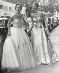 Debutante Dresses, Norman Hartnell, Debutante Ball, Fashion Gallery, Formal Style, Vintage Glamour, Mode Vintage