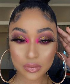 Flower Eyeshadow, Shadow Master, 2014 Makeup, Makeup 2024, Maquillage On Fleek, Gold Makeup Looks, Face Beat Makeup