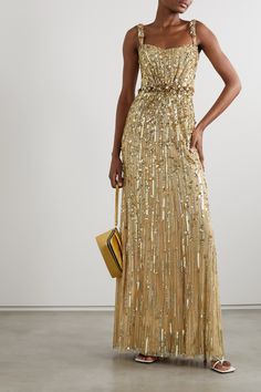 Jenny Packham's sparkly gowns are worn time and again by some of the world's most glamorous women. Certain to leave you feeling like Hollywood royalty, this 'Bright Gem' dress from the Pre-Fall '22 collection is made from soft tulle embellished with scores of glistening sequins, beads and crystals. Wear it with strappy sandals and a deep red lip. Sparkly Gown, Gold Tulle, Gown Gold, Tulle Gown, Jenny Packham, Designer Gowns, Gatsby, Elegant Fashion, Net A Porter