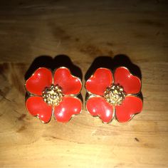 Camellia Begonia Poppy Amaryllis Anemone Dianthus Hibiscus Cosmos Gloxinia Red Enamel & Gold Flower Floral Vintage Antique Statement Stud Post Earrings. Lovely Three-Dimensional Lightweight Flowers With Gold Rimmed Red Enamel Petals With Slight Iridescence/Shimmer And Gold Center/Pistil. Measurements: Eardrop Length: 1” Earring Width: 1” If You Want It, Don’t Let It Get Away Send Me An Offer! I Love To Do Bundle Order Discounts! Red Flower-shaped Earrings For Anniversary, Red Flower Earrings For Anniversary, Red Flower Earrings For Formal Occasions, Elegant Red Flower Earrings, Red Flower Earrings For Wedding, Formal Red Flower-shaped Earrings, Red Flower Charm Earrings, White Flower Earring, Faux Pearl Earrings