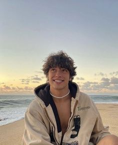 Surfer Hair, Men Haircut Curly Hair, Surfer Boy, Brown Curly Hair, Attractive Guys, Boy Hairstyles, Pretty Men