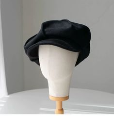 FREE WORLD-WIDE SHIPPING I can custom make this newsboy cap for any head size. Please leave a note to indicate your head size when you place the order. This newsboy cap is made of premium wool that can keep you stylish in all season.  An ideal novelty gift for him/her and a truly cute addition to any wardrobe! Specifications -Material: 100% wool + cotton lining -Size:Standard  56-58 cm            Large 58-60 cm            Other: please message me or leave a note if you want to make the beret in Leather Beret, Knit Beret, Cap Winter, Personalized Hats, Hat Beret, Newsboy Hat, Hat Handmade, News Boy Hat, Cloche Hat