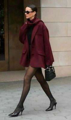 Female Ceo Outfits, Old Money Winter, Female Ceo, Mantel Outfit, Burgundy Outfit, Stylish Fall Outfits, Corporate Fashion, Uni Outfits, Paris Outfits