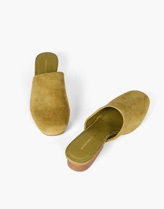 Intentionally Blank Suede Touch Mules Mule Tennis Shoes, Buisness Casual Shoes, Womens Mules Shoes, Fall Work Shoes Women, Women Fall Shoes, Outfits With Mules Heels, Madewell Aesthetic, Smart Casual Work Shoes, Fall 2024 Shoe Trends