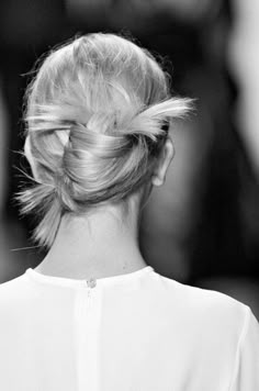 Knot Mulberry Hair, Coque Banana, Sam Mcknight, Knot Bun, Top Knots, French Twist Hair, Peinados Recogidos, Hair Idea, Low Bun