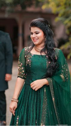 Kerala Reception Dress For Bride, Gown Party Wear Reception Dresses, Christmas Photo Outfit Ideas, Christmas Cookies Ideas, Kerala Engagement Dress, Engagement Dress For Bride, Photo Outfit Ideas, Gown Party Wear, Cookies Ideas