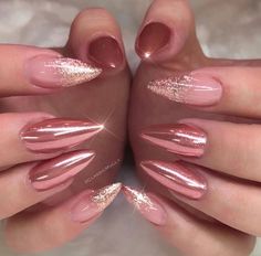 Chrome Nail Art Rose Gold, Chrome Nails With Sparkles, Almond Nails Chrome, Rose Gold Nails Acrylic, Chrome Art, Rose Gold Nails Design, Gold Chrome Nails, Gold Acrylic Nails