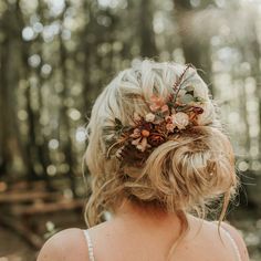 A beautiful bridal boho hair comb adorned with autumnal flowers and foliage. This unique hair piece is made using handmade paper flowers and a mix of artificial foliage for that perfect final touch to your big day. It comes with all the beauty of real flowers but will never wilt and so will be a forever keepsake. The comb easily slides into the hair and is the perfect finishing touch to any style. It is a larger comb so it makes an elegant statement piece.  This bespoke piece is perfect for either the bride, bridesmaid or mother or the bride and/or groom. Each hair piece is handmade in my Madgicks Studio and it will be beautifully packaged for that extra special touch. Need your item in a hurry? Please add this listing to rush your order! https://www.etsy.com/uk/listing/1013003300/rush-my- Boho Wedding Hair Flowers, Wedding Cottagecore, Wedding Flower Hair Pieces, Flower Hair Pins Wedding, Flower Wedding Hair, Bridesmaid Hair Comb, Boho Bridal Hair, Floral Hair Comb, Flower Veil