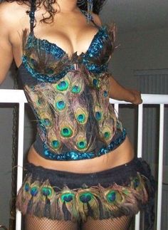 Showgirl Costume, Peacock Costume, Hot Halloween Outfits, Pretty Halloween Costumes, Urban Culture, Trendy Halloween Costumes, Halloween Costume Outfits, Trendy Halloween, Cute Halloween Costumes