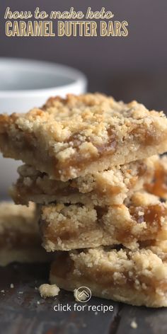 Close up shot of keto caramel butter bars in a stack. Salted Caramel Butter Bars, Caramel Butter Bars, Keto Caramel Sauce, Keto Caramel, Galletas Keto, Caramel Butter, Salted Caramel Bars, Crumb Bars, Keto Bars