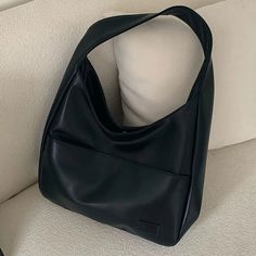 PRESUPUESTO
 Nombre de la marca : NoEnName_Null Sustancia química de alto riesgo : Ninguna
 Tipo de bolso : Bolsos de hombro
 Material principal : PU
 Material del revestimiento : POLIÉSTER
 Forma : Bolso informal
 Lugar de origen : Provincia de HE BEI
 Lugar de origen : Provincia de HE BEI
 Origen : China continental
 China : Guangdong
 Dureza : BLANDA
 Tipo de patrón : sólido
 Interior : Bolsillo interior con cremallera
 Exterior : Bolsa sólida
 Ocasión : Versátil
 Tipo de cierre : pasador Género : MUJER
 Estilo : moda
 Número de asas/correas : Individual
 Bolso Hobo Vintage : Bolso de Hombro de Cuero PU
 Bolso de mano retro : bolso con asa superior
 Bolso tipo cartera para la axila : bolso suave para la axila
 Opción : sí
 semi_Choice : sí 





 



























 Bolso de h Hobo Bag Patterns, Winter Bags, Black Purse, Cow Boy, Black Leather Handbags, Casual Tote, Leather Hobo, Black Bag, Guangzhou