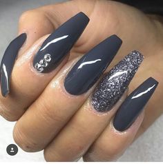 Dark Grey Nails With Design, Dark Grey Nails Ideas, Gray Winter Nails Acrylic, Nails Coffin Design, Black Grey Nails, Dark Winter Nail Designs, Grey And Silver Nails, Dark Gray Nail Ideas, Black And Grey Nails Designs