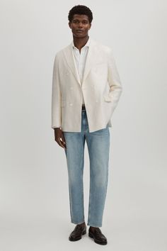 Find OSCAR JACOBSON Linen-wool Twill Double Breasted on Editorialist. The Farris blazer updates a classic double-breasted silhouette with a textured twill finish. Made from linen and wool, it's complete with soft shoulders and wide peak lapels. Linen-wool blend. Textured twill finish. Double breasted. Pearlised button details. Flap pockets. Dual vents to reverse. Lined Oscar Jacobson, curated by Reiss, is an established range of men's formalwear designed in Sweden and sewn in Europe, to be enjoyed for all of life's occasions Linen Blazer Men, Fashion Boy, Beachwear Skirt, Gray Suit, Denim Coat Jacket, Slim Fit Trousers, Loungewear Shorts, Breasted Blazer, Linen Blazer