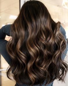 Caramel Highlights for Dark Hair Dark Brown Hair With Highlights, Highlights For Dark Brown Hair, Cinnamon Hair, Caramel Drizzle, Hair With Highlights, Brown Hair Inspo, Recipes Chocolate, Dark Hair With Highlights, Caramel Hair