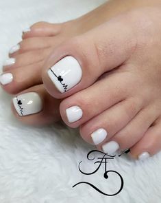 White Toe Nails Ideas, Toe Nails Ideas, Black Toe Nails, Toenail Art Designs, Simple Toe Nails, Feet Nail Design, Pedicure Designs Toenails