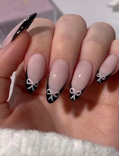 Paznokcie Hello Kitty, Bow Nail Designs, Black Gel Nails, Nagel Tips, Goth Nails, Smink Inspiration, Black French, Short Acrylic Nails Designs