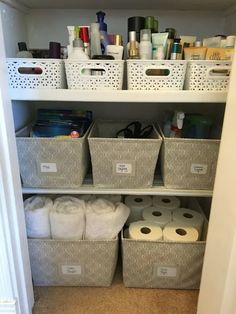 25+ Genius Bathroom Organization Ideas to Keep You Clutter Free - HubPages Towel Pantry Organization, Toilet Organization, Bathroom Closet Organization, House Organisation, Linen Closet Organization, Casa Vintage