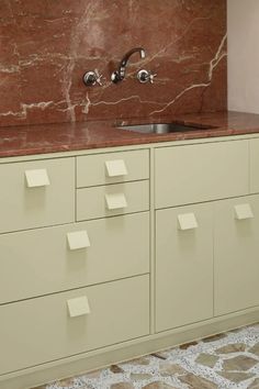 a kitchen with marble counter tops and drawers