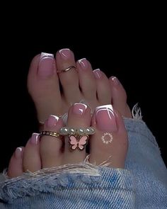 Simple Toe Nails, Nails Flowers, Pedicure Nail Designs, Gel Toe Nails, Acrylic Toe Nails, Nails Gold, Romantic Nails, Cute Toe Nails