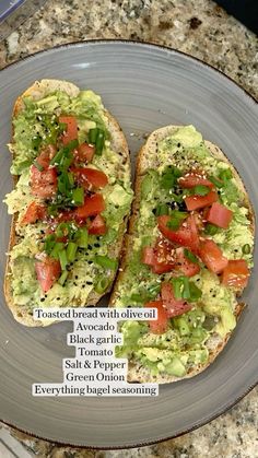 Everything Bagel Avocado Toast, Breakfasts With Avocado, Avocado Toast Lunch Ideas, Toast And Avocado Breakfast, Yummy Avocado Toast, Breakfast Vegetarian Ideas, Low Cal Avocado Toast, What To Put On Avocado Toast, Healthy Dinner Recipes With Avocado