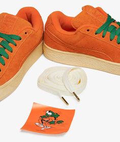 Founded in 1948, Puma is a German sportswear brand that aims to inspire and create a world where everyone can achieve their full potential.Introducing the Puma Suede XL x Carrots Naranja, a limited edition sneaker from the Fall/Winter 2024 collection. The Puma Suede model is renowned for its iconic design and comfort, making it a must-have for sneaker enthusiasts. These stylish sneakers feature a vibrant orange color and are perfect for making a statement wherever you go. Elevate your sneaker ga Limited Edition Sneakers, Sneakers Puma, Puma Suede, Air Max Women, Sneaker Games, Sportswear Brand, Vibrant Orange, Winter 2024, Retro Vibe