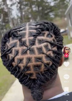 Heart Barrel Twist, Retwist Styles For Short Locs Boys, Dread Hairstyles For Men Ponytail, Mens Loc Hairstyles, Heart Loc Style, Locs Hairstyles For Men Dreadlocks, Locs Hairstyles Men Dreadlocks, Dreads Styles Black Man