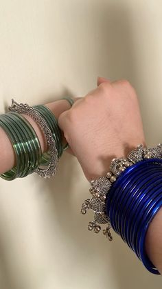 Mirror Bangles, Vintage Indian Jewelry, Simple Dance, Desi Love, Indian Accessories, Indian Bridal Jewelry Sets, Desi Fashion Casual, Aesthetic Shop, Bollywood Wedding