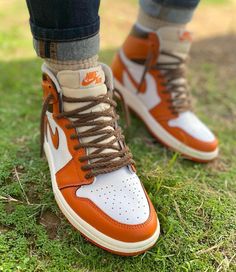 "If you're looking for brown thin rope laces that match the Jordan 1 Starfish, Air Force 1 or Nike Dunks, you have found the right place! These laces work with several other shoe applications as well. - Comes with 2 shoelaces (1 pair) - Choose between 47\", 54\", 63\" & 72\" Please measure your lace length prior to ordering. Lengths are measured by hand so please allow for minor error in measurement. Color can differ per monitor screen." Starfish Jordan 1, Travis Scott Sb Dunks, Sepatu Air Jordan, Oc Fashion, Nike Fashion Sneakers, Kicks Shoes, All Nike Shoes, Shoes Retro, Basketball Art