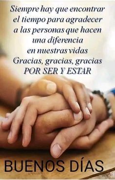 two people holding each other with their hands on top of them and the words in spanish above