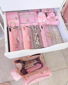 Winter Outfits Ideas For Women, Winter Outfits Ideas, Pink Glamour, Phone Case Monogram, Pink Tumblr Aesthetic, Makeup Room Decor, Baby Pink Aesthetic, Expensive Taste, Girly Room