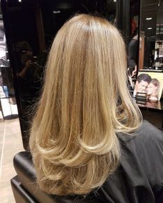 Blonde Layered Hair, Blowout Hair, Blonde Hair Inspiration, Blonde Hair Looks, Peinados Fáciles Para Cabello Corto, Makeup Style, Hair Haircut