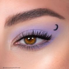 Moon QT Mark Face Stamp | ColourPop Make Up Halloween Easy Makeup Ideas, Subtle Halloween Makeup For Work, Moon Eye Makeup, Moon And Stars Makeup, Moon Makeup Look, Moon Eyeliner, Moon Inspired Makeup, Cute Make Up Looks, Eclipse Makeup