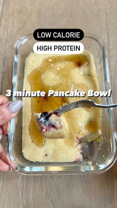 someone is holding a fork in a pan of food with the words low calorie high protein 3 minute pancake bowl