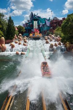 a boat rides through the water at an amusement park