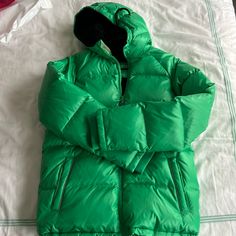 New Without Tags Boys Puffer Coat Size 16 With A Durable, Water-Resistant Finish, It's Practically Designed To Be Passed Down Through The Years. This Coat Is Made From A Recycled Polyester And Filled With Primaloft, A Down Alternative That Both Keeps Them Warm And Keeps Plastic Bottles Out Of Landfills. 100% Polyester. Machine Wash. Green Sporty Puffer Outerwear, Sporty Green Puffer Outerwear, Green Sporty Puffer Jacket For Cold Weather, Sporty Green Long-sleeve Puffer Jacket, Sporty Green Long Sleeve Puffer Jacket, Green Fitted Casual Puffer Jacket, Green Outerwear With Pockets For School, Green School Outerwear With Pockets, Green Coat