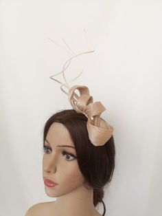 "Beige bow fascinator with feathers. The small beige fascinator has been decorated with a bow and three ivory feathers. It is a small fascinator in neutral colors that combines perfectly with any dress. It is a very useful bow headpiece that you can have as \"wardrobe\" to use on any special Occasion like weddings, Ascot races, cocktails, Tea Party, Polo Cup, Horse races, Derby day... As it is decorated with elongated feathers, it makes this simple headdress stow the figure giving height and com Cream Fitted Headband For Party, Elegant Cream Headpiece For Gift, Elegant Beige Hair Accessories For Summer, Elegant Beige Summer Hair Accessories, Beige Party Headband, Elegant Beige Hair Accessories For Party, Cream Feathered Fascinator For Party, Cream Pinched Crown Fascinator For Party, Cream Feather Fascinator For Parties