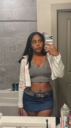 Black girls Jennifer From Jennifers Body Outfits, Jenifer Check Halloween Costume, Light Skin Halloween Costumes, Jenifer Body Costume, Jennifer’s Body Makeup, Jennifers Body Costum, Jennifer Body Costume, Jennifer’s Body Costume, Jennifer Check Costume