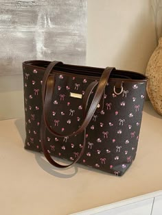 Spring And Summer New Floral Pattern PU Tote Bag, Waterproof Design, Fashionable Large-Capacity Shoulder Bag, Work Commuter Bag, Suitable For Daily Use By Womenschool Tote Bag,School Bookbag,Portable,Foldable,Business Casual, Suitable For Teen Girls Women College Students,Teacher,Rookies & White-Collar WorkersCollege,Vacation,Beach,Holiday,Shopping Coffee Brown Casual,Fashionable   Pu Letter,Plants,All Over Print,Textured Pattern Shoulder Tote Bag   Women Bags, size features are:Bust: ,Length: ,Sleeve Length: Becoming A New Person, Pink Dorm Rooms, Bags For School, Tote Bags For School, School Tote, Back To School Backpacks, Style Scarf, Adjustable Bag, Fashion Tote Bag